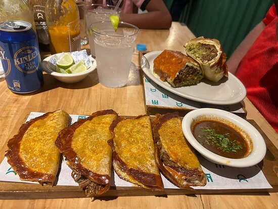 Los Hermanos Salvadoreños